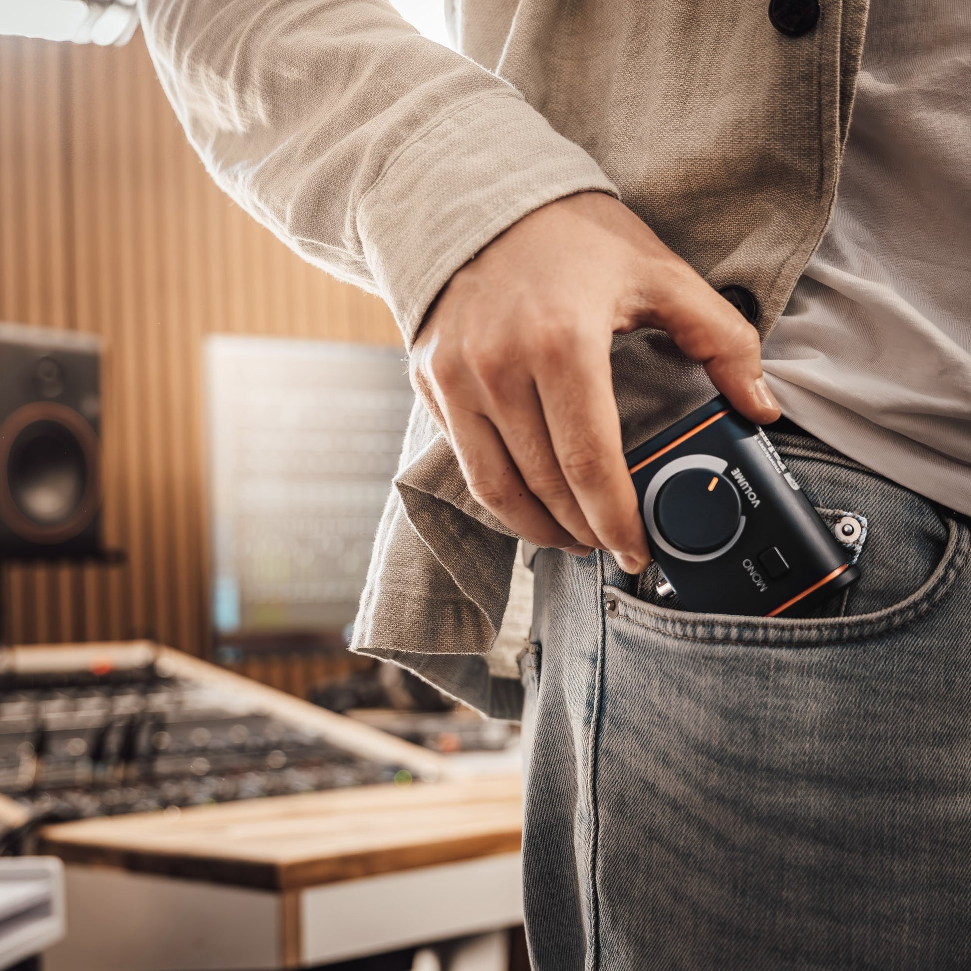 Palmer Monicon S G2 | Passive Volume Controller with Mono Switch | Compact RCA In/Out for Studio Use